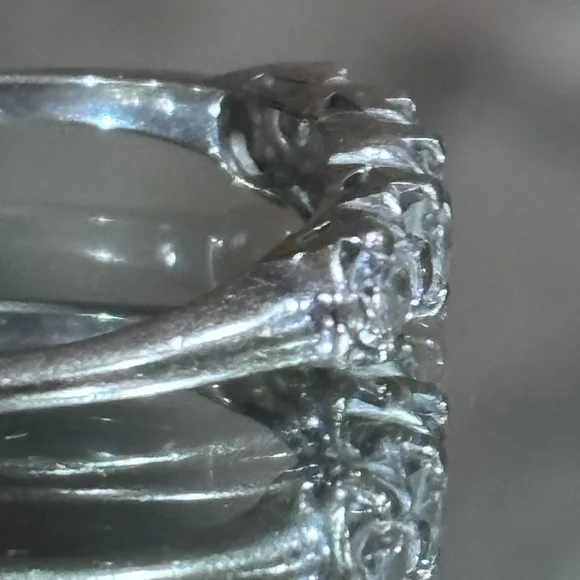 14k gold and natural diamond band - Picture 4 of 7